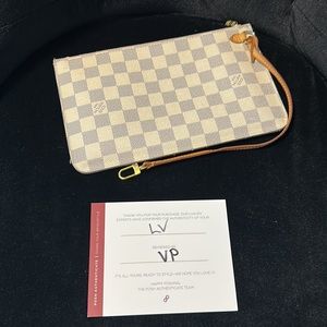 Louis Vuitton Neverful Pouch Azur